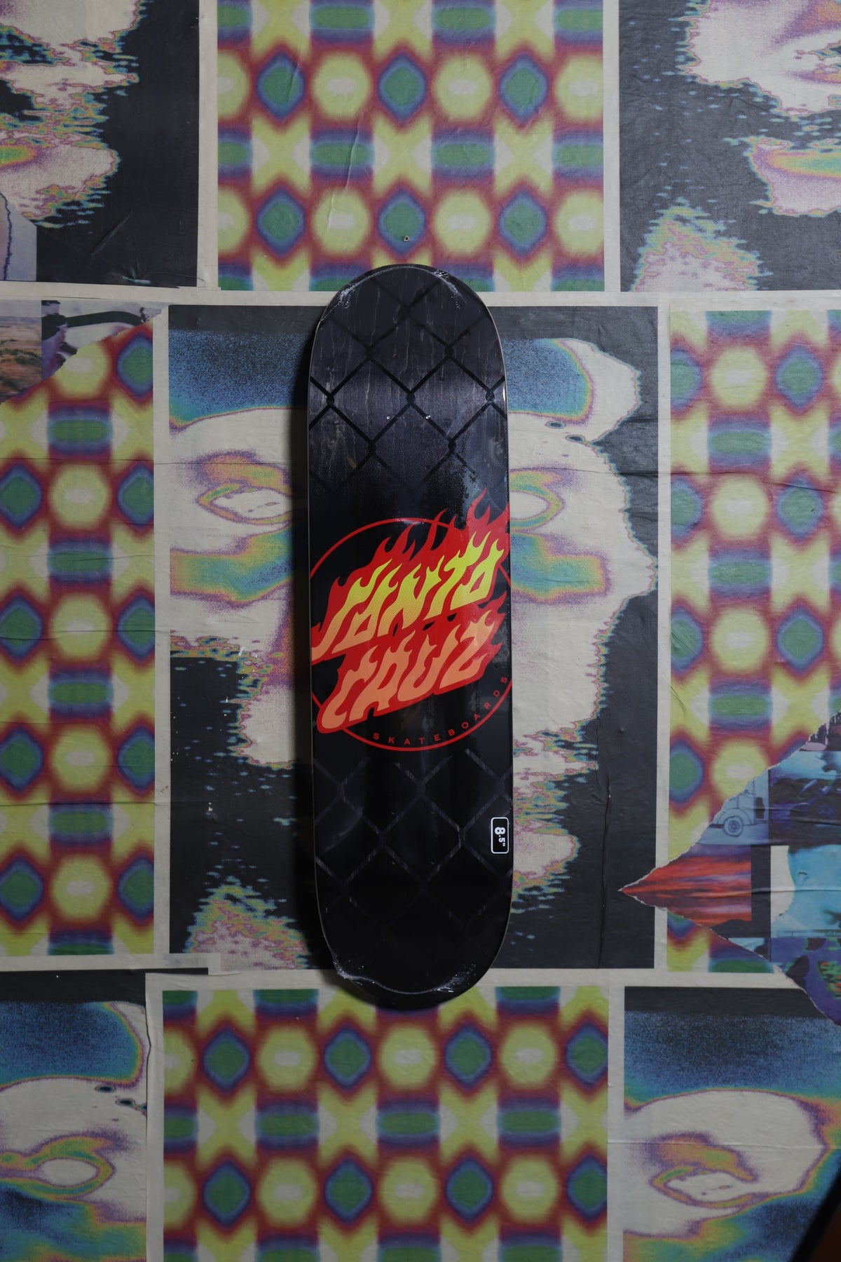 Santa Cruz “Flame Dot Chain” (Black) Deck 8.5