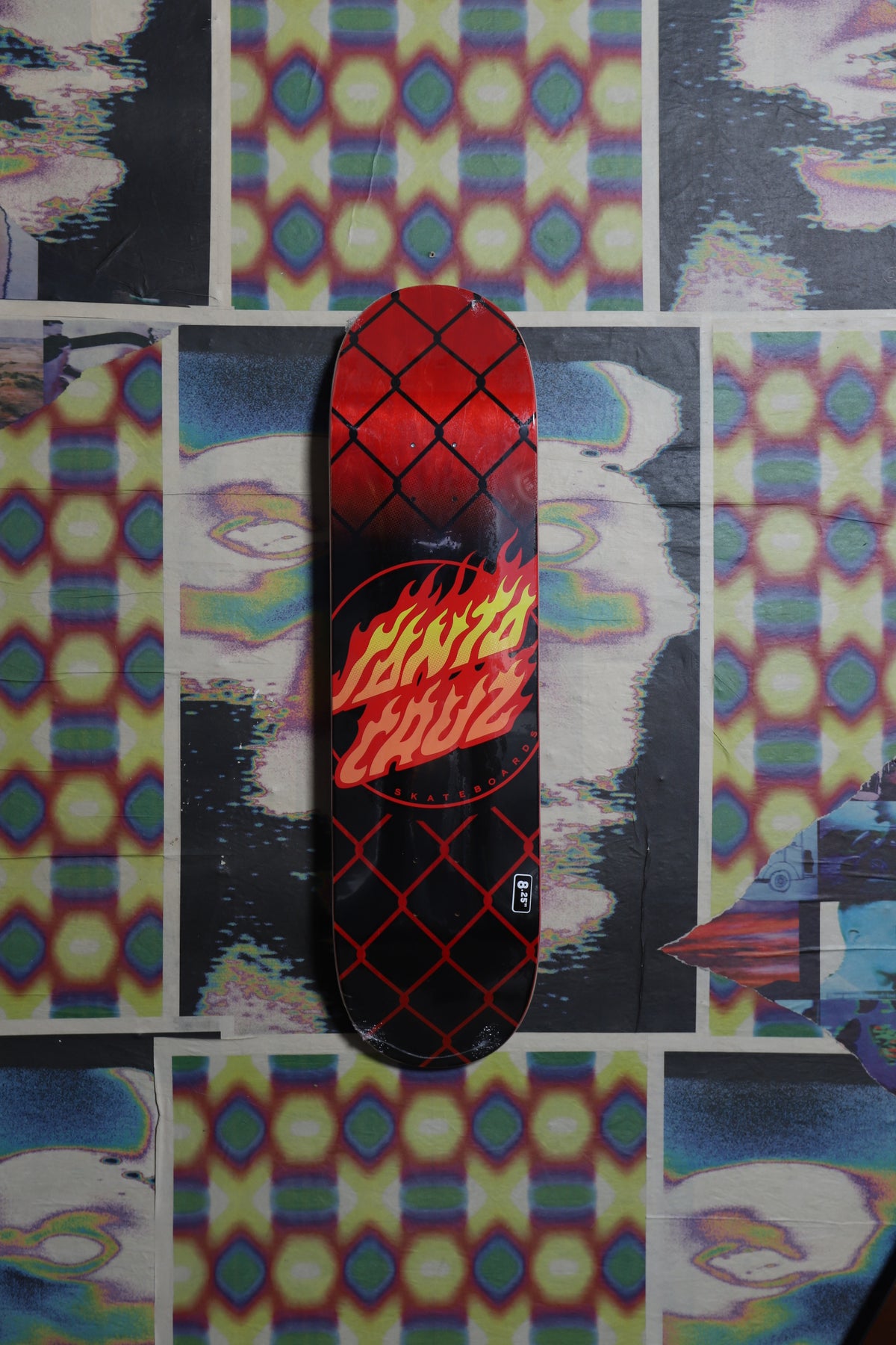 Santa Cruz “Flame Dot Chain” (Red) Deck 8.25