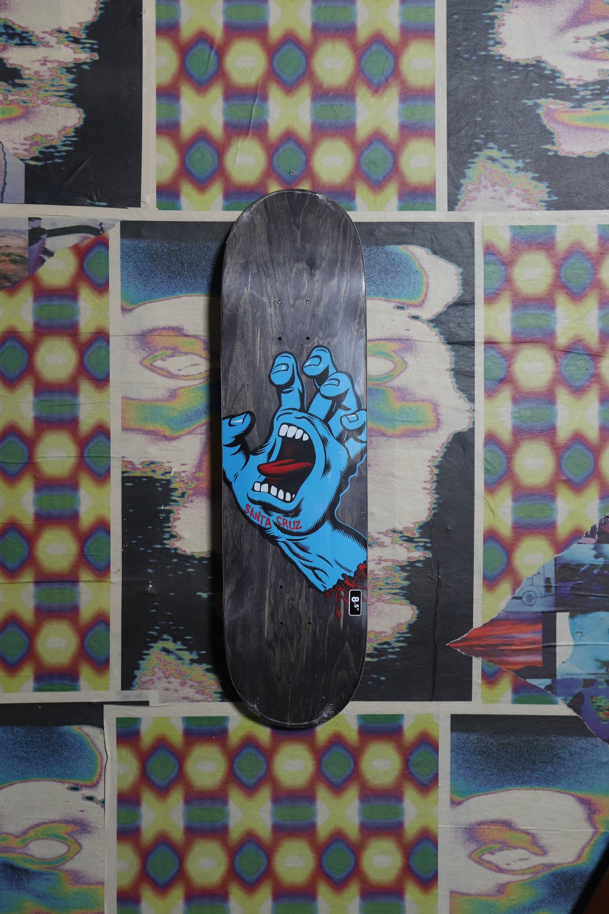 Santa Cruz “Screaming Hand” (Black) Deck 8.5